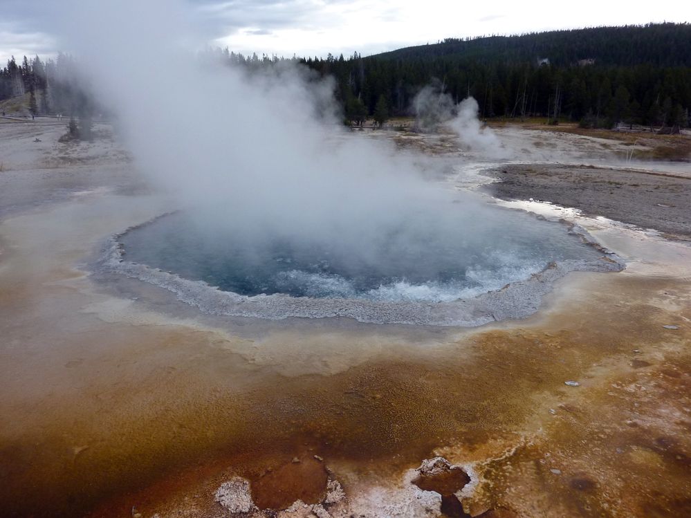 Yellowstone Old faithfull Crested Pool (1).JPG